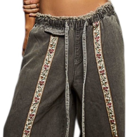 POL Cotton Wide-Leg Pants Black with Floral Trim Pants - Picture 6 of 8